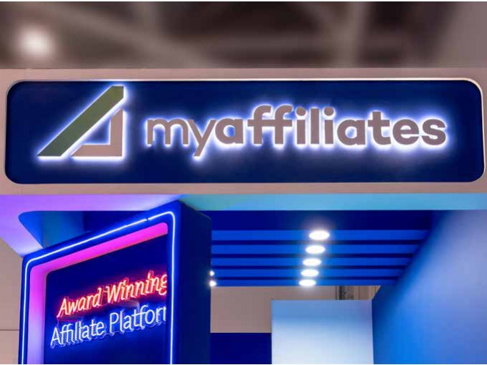 Insegna Forme SLIM retroilluminata in alluminio composito